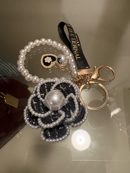 Accessories - Pearl-Accented Black Flower Keychain with Gold Hardware